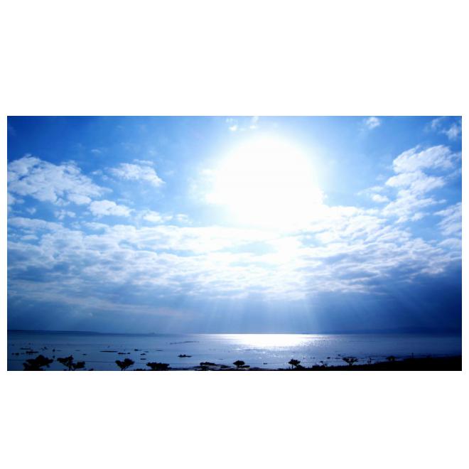 海に降り注ぐ光